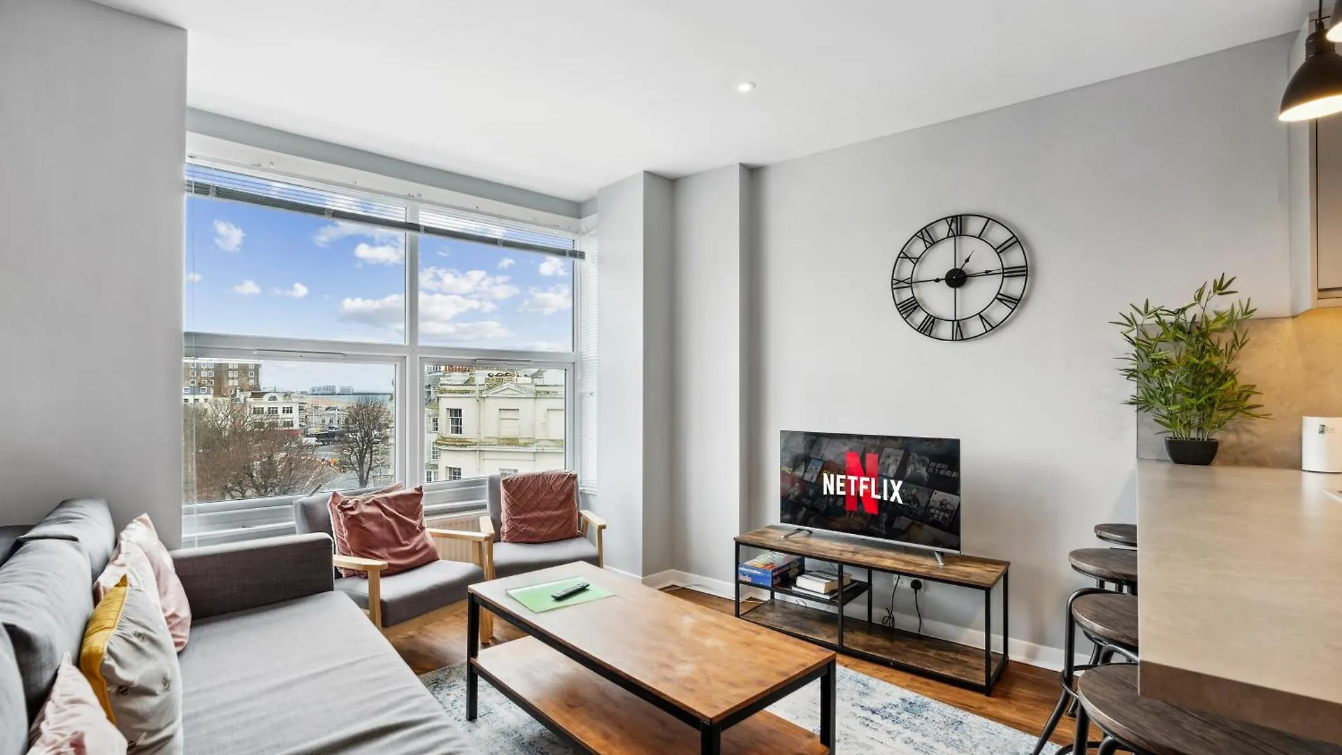 'Brighton Heights' Premium Central 2 Bedroom Flat By The Sea