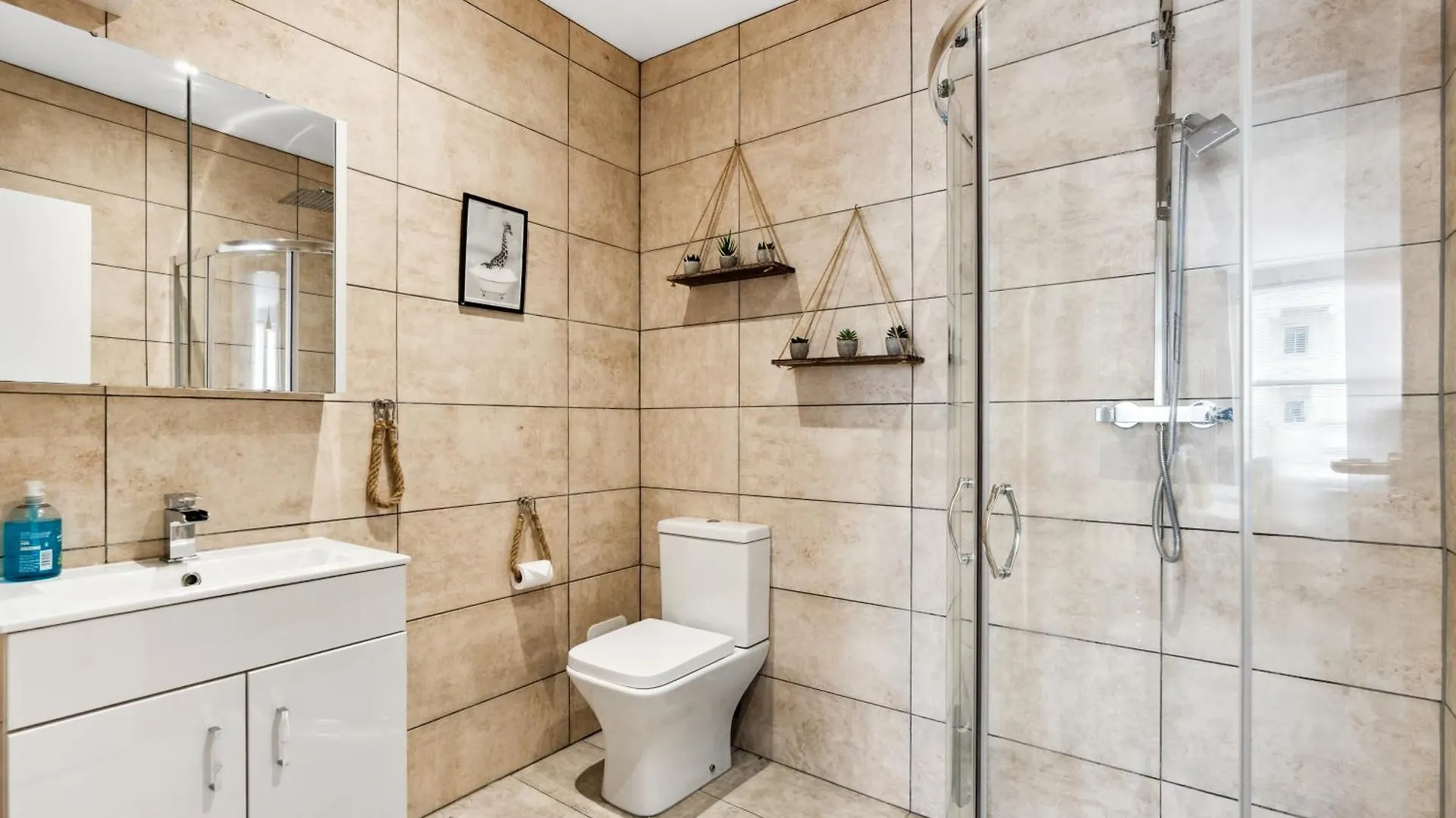 'Brighton Heights' Premium Central 2 Bedroom Flat By The Sea 0*, Brighton